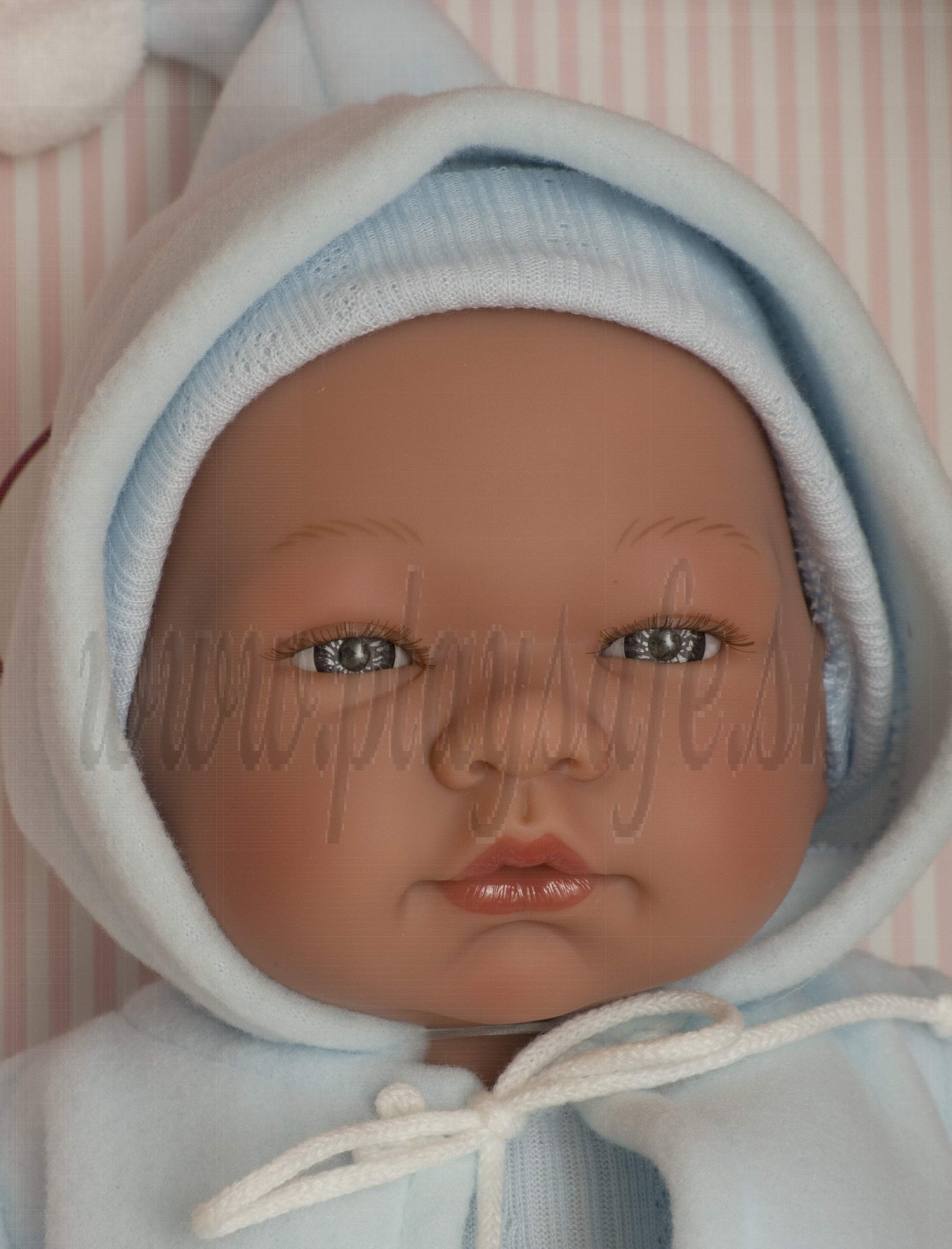 Asivil Realistické bábätko chlapček Pablo, 43cm modrá kapucka
