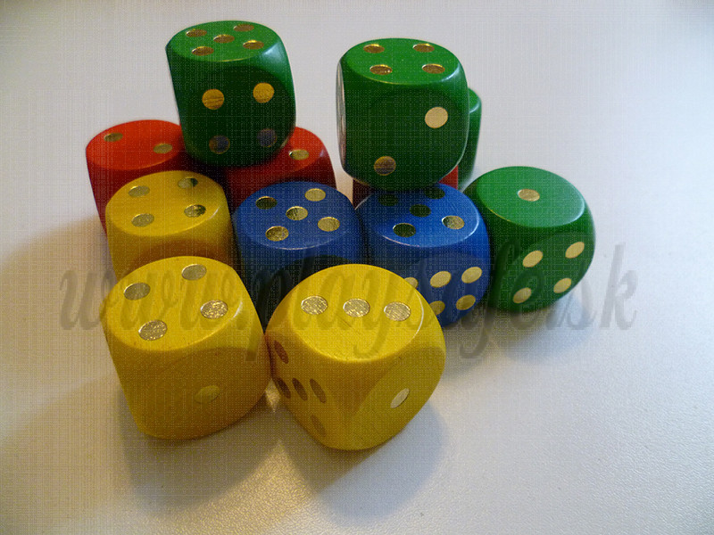 DETOA Drevené kocky hracie lisované 25mm mix farieb, 1ks