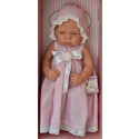 Asivil Realistické bábätko dievčatko Lucía, 42cm dlhé šatočky čipkovaná čiapka