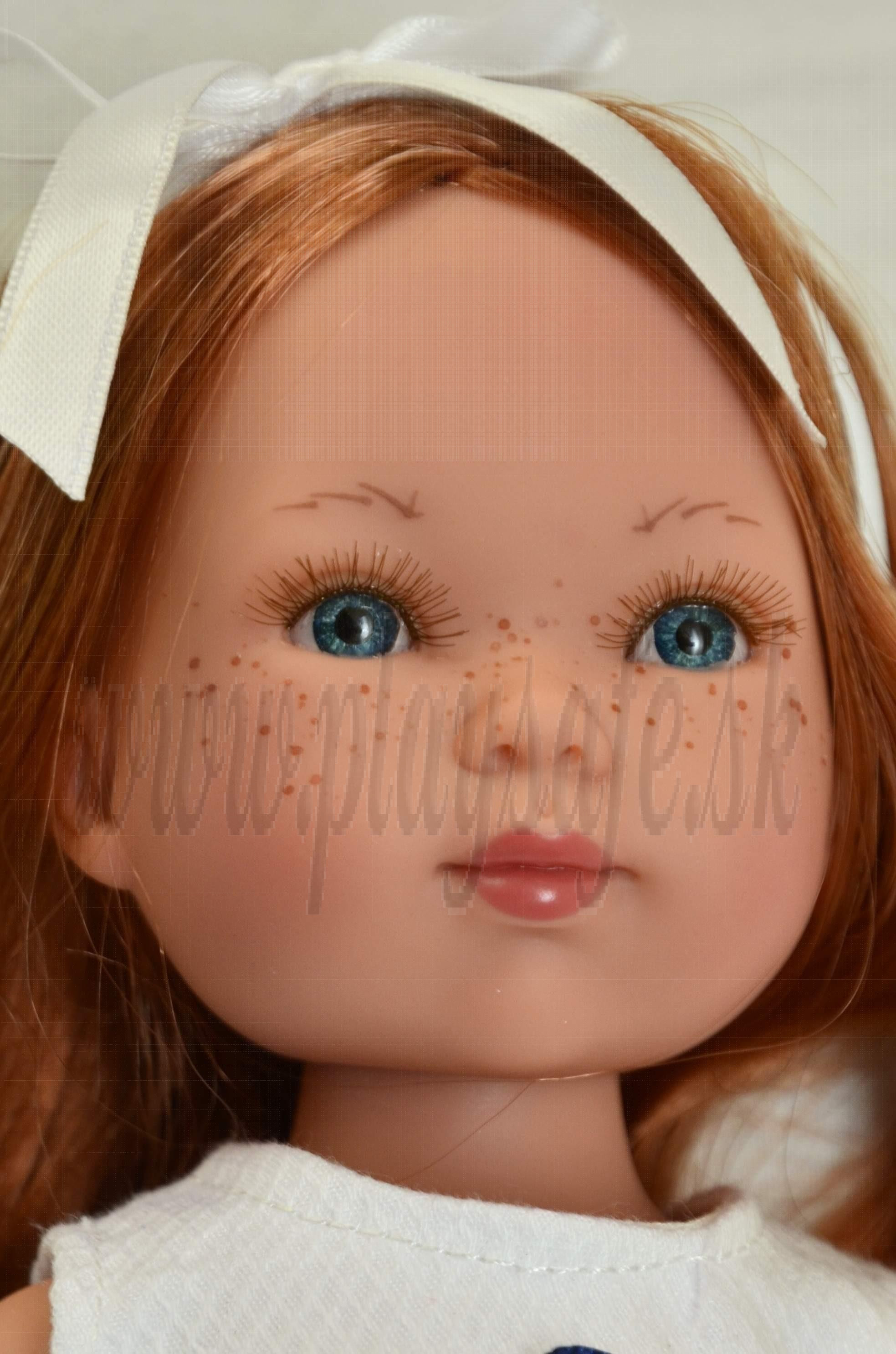 Vestida de Azul Carlota Doll, 28cm red hair